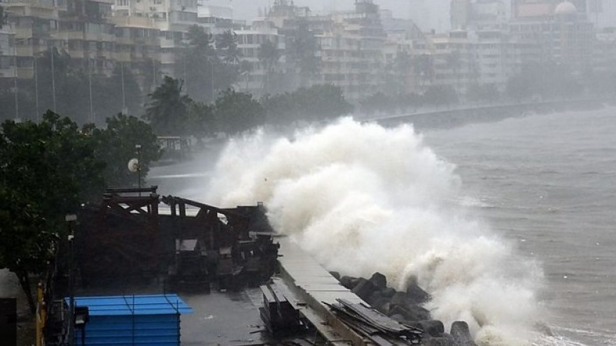 Trung Quốc dồn dập nâng mức cảnh báo trước siêu bão Hinnamnor